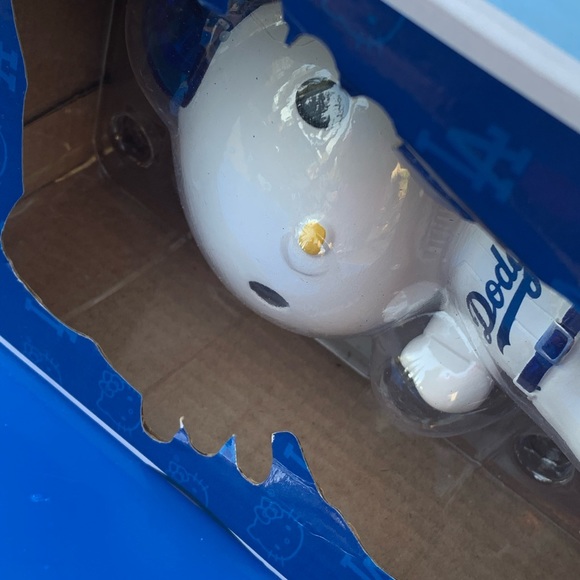 2023 LA Dodgers Collectible Blue and White Hello Kitty Bobblehead Figure - Picture 11 of 14